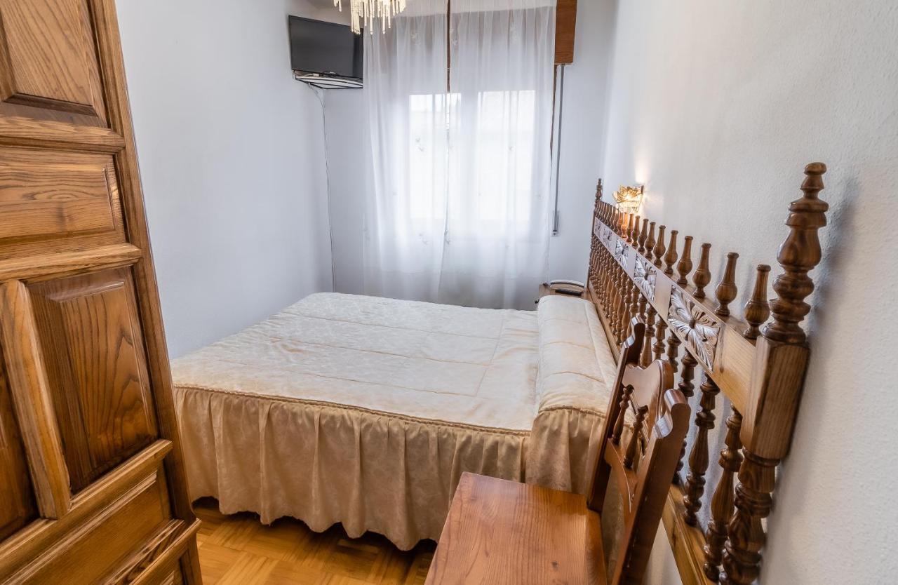 Hostal Санто-Доминго-де-Силос Экстерьер фото