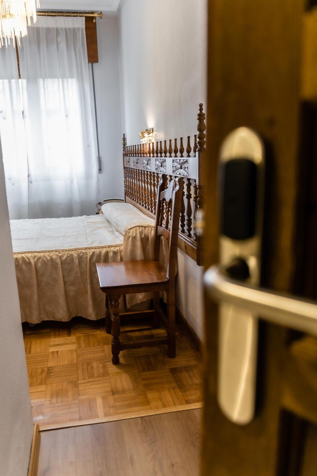 Hostal Санто-Доминго-де-Силос Экстерьер фото